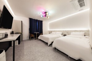 Deluxe Twin Room, City View | Desk, laptop workspace, free WiFi - Hotel Miin (Gongju)