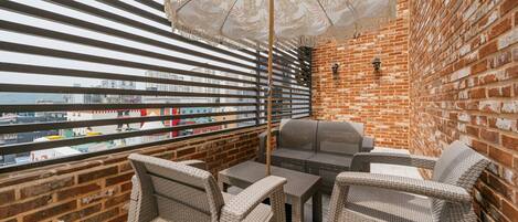 Chambre supérieure avec lits jumeaux, vue sur la ville | Terrasse/patio