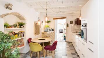 Electric kettle, toaster