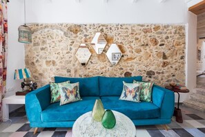 Flat-screen TV - Roof Garden-Panoramic View and Jacuzzi (Atsipopoulo)