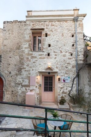 Front of property - Roof Garden-Panoramic View and Jacuzzi (Rethymno)