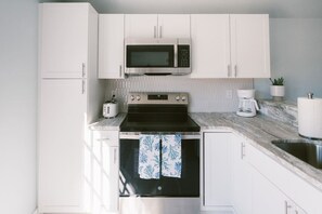 Refrigerador, microondas, horno, lavavajillas