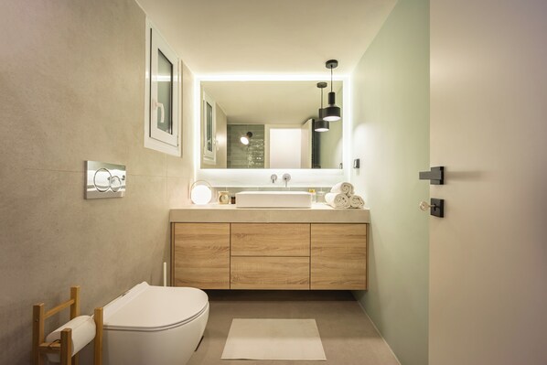 Apartment, 2 Bedrooms, City View | Bathroom