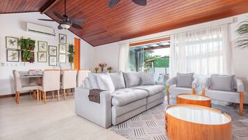 Vila luxo, 2 quartos, ar-condicionado | Parte interna