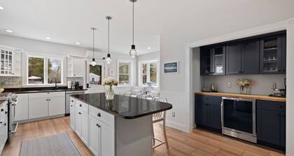 1.2 Acre Estate | Pool | Close to Beaches | Games