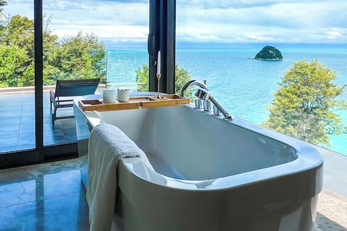 Luxury Suite, Ocean View | Bathroom