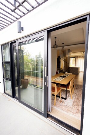 Outdoor dining - Elegant & Comfy Retreat : Pool - Terrace! (Kigali)