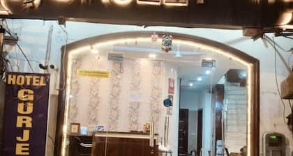 Gurjeet Hotel By Naavagat