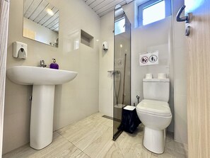 Panoramic Double or Twin Room, Balcony, Mountain View | Bathroom | Free toiletries, towels, soap, shampoo