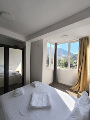 Panoramic Apartment, 2 Bedrooms, Balcony, Mountain View | 3 bedrooms, free WiFi