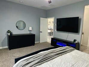 4 slaapkamers, een strijkplank/strijkijzer, wifi, beddengoed