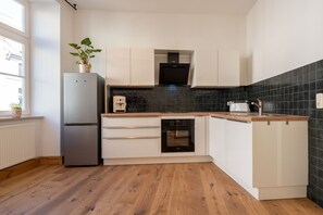 Geladeira, fogão, cooktop, lava-louças