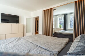 2 bedrooms, iron/ironing board, travel crib, free WiFi - Central apartment with 2 bedrooms & inner courtyard in the old town of Stralsund (Stralsund)