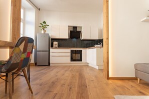 Frigorifero, forno, piano cottura, lavastoviglie