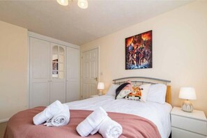 3 quartos, ferros/tábuas de passar roupa, Wi-Fi, roupa de cama
