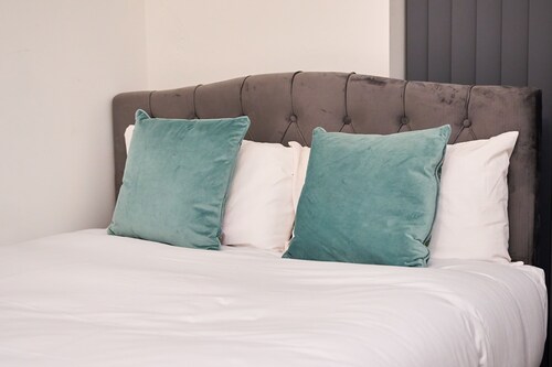 Snooze Luxe House Room 1