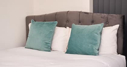 Snooze Luxe House Room 1