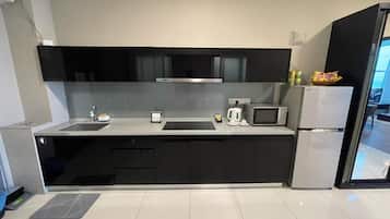 Microwave, oven, stovetop, cookware/dishes/utensils