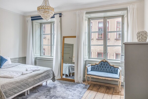 Free WiFi, bed sheets