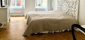 Wifi gratis y ropa de cama 
