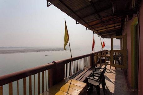 Vista desde la propiedad. Sada Shiv Guest House near Ganga river