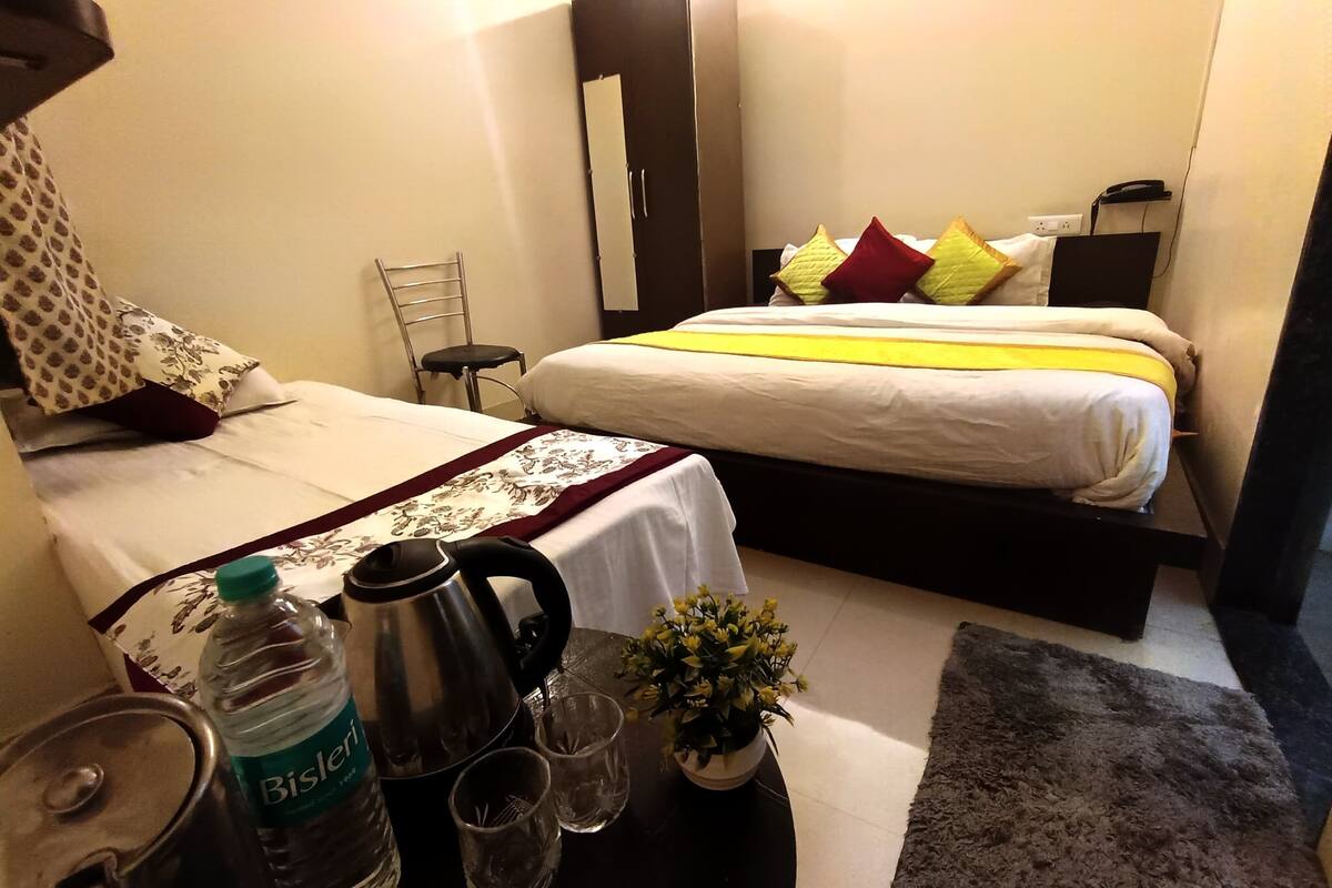 Family Double Room | 1 bedroom, desk, iron/ironing board, free WiFi