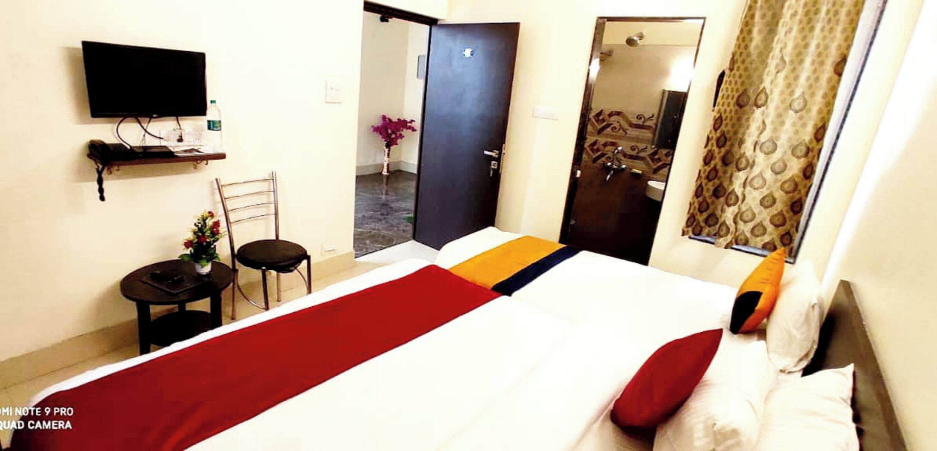 Habitación familiar con 1 cama matrimonial o 2 individuales, 2 habitaciones, vista a la ciudad | Ropa de cama de alta calidad y camas con efecto memoria 