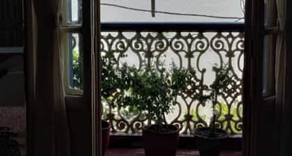 Sada Shiv Guest House near Ganga river