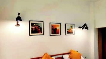 高档床上用品、记忆海绵床垫、特色家居、办公桌