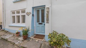 Unclassified image, 3 of 17, button - 2 Bed in Appledore (oc-s31008) (Appledore)