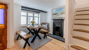 Unclassified image, 2 of 17, button - 2 Bed in Appledore (oc-s31008) (Appledore)