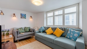 Unclassified image, 4 of 17, button - 2 Bed in Appledore (oc-s31008) (Appledore)