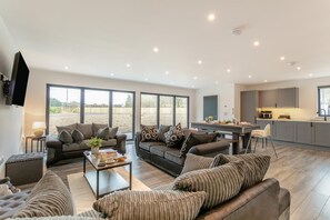 Télévision, baby-foot