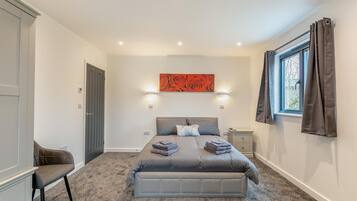 3 bedrooms, iron/ironing board, travel cot, free WiFi