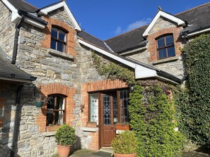 Exterior detail - Beautiful Countryside Home just outside Dublin City with Hot Tub (Dunboyne)