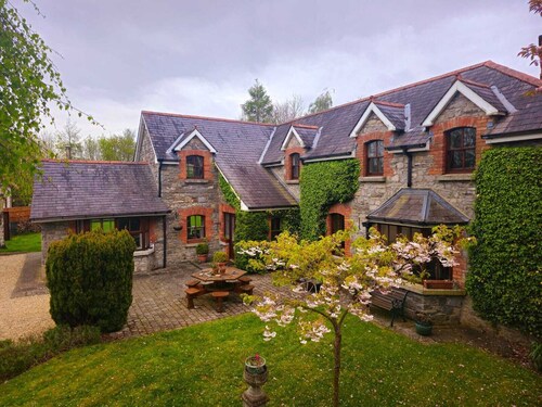 Beautiful Countryside Home just outside Dublin City with Hot Tub