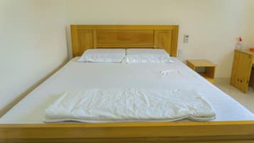 Chambre Double pour 1 personne, 1 grand lit, animaux de compagnie acceptés | Bureau, rideaux occultants, chambres insonorisées