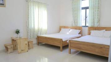 Double Room, 2 Queen Beds, Pets Allowed | Desk, blackout drapes, soundproofing