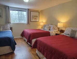 1 bedroom, WiFi - Vacation on a Farm! Guesthouse in Necedah (Necedah)