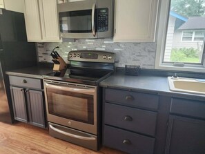 Private kitchen - Lake house, 2 bedroom, 2 bath in phenomenal Rhinelander on the Wi River Flowage (Rhinelander)