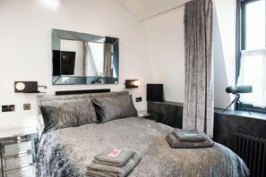2 habitaciones, decoración personalizada y muebles diferentes 