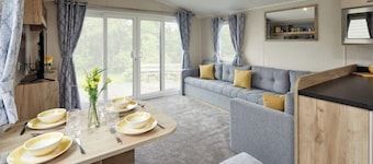 Fresh and Fun Linwood Holiday Home