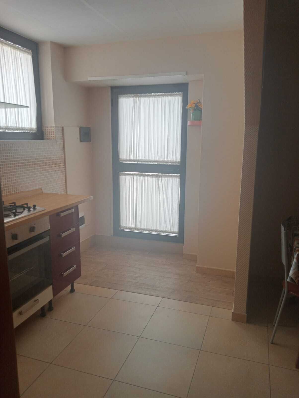 Ofen, Wasserkocher mit Kaffee-/Teezubehör, Kochgeschirr/Geschirr/Besteck