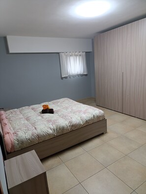 1 chambre, accès au Wi-Fi (inclus), literie fournie