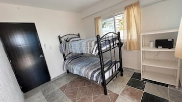 2 bedrooms, iron/ironing board, internet, bed sheets