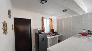 A compact kitchen with a microwave, refrigerator, and a small countertop. - Ocen view spacious villa (Acapulco de Juárez)