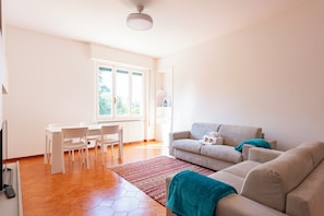 Apartment, 3 Bedrooms, Balcony, Mountain View | Living area | 32-inch LED TV with digital channels