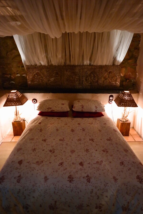 2 bedrooms, bed sheets