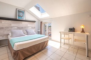 1 Schlafzimmer, Schreibtisch, Reisekinderbett, WLAN