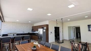 تناول الطعام بالخارج